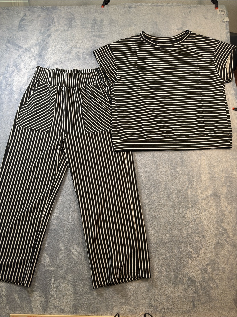 Black & White Striped Pull-On Cropped Pants 3206